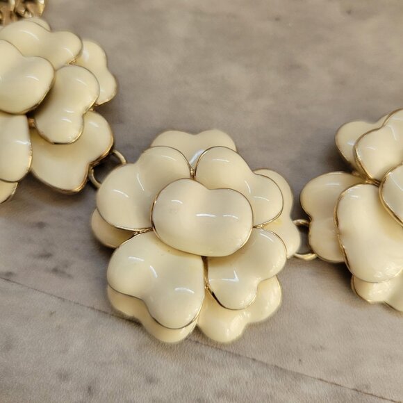Talbots Necklace Gold Tone Chain Ivory Enamel Flower Statement Collar Adjustable - Picture 2 of 8